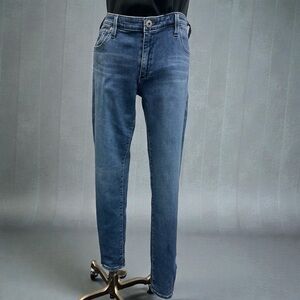 ** LIKE NEW** AG Adriano Goldschmied woman’s Slim Blue Jeans